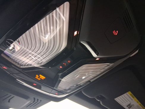 Used 2022 BMW X6 xDrive40i w/ M Sport Package image 21