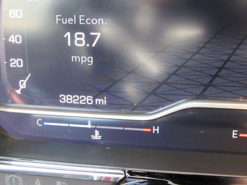 Used 2025 GMC Sierra 1500 SLT image 6