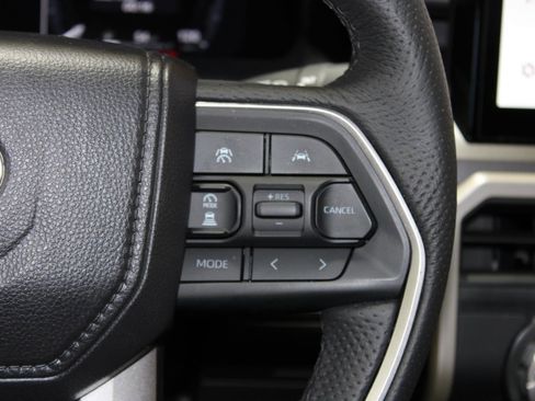 Used 2025 Toyota Tacoma TRD Off-Road AWD/4WD image 31