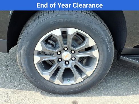 New 2025 Chevrolet Suburban LS image 32