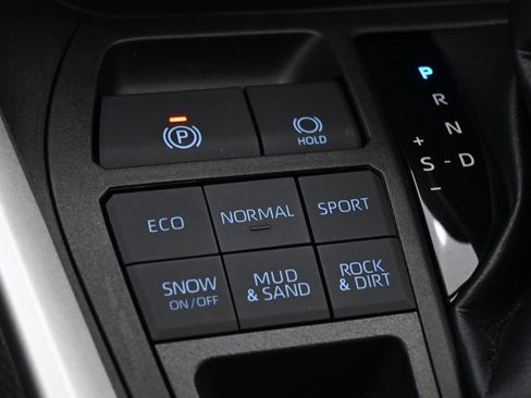 Used 2022 Toyota RAV4 LE image 32