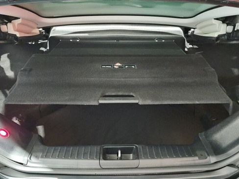 Used 2013 Mercedes-Benz SL 550 image 25