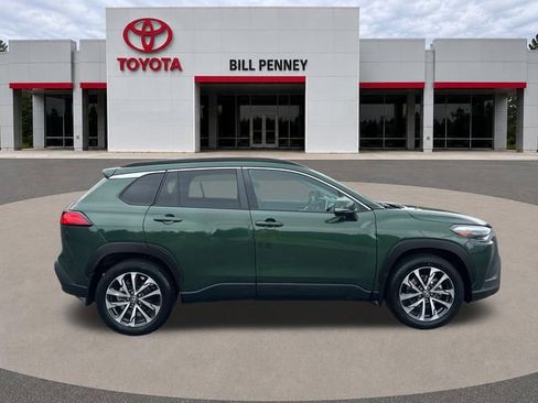 Used 2023 Toyota Corolla Cross XLE w/ Convenience Package FWD image 6