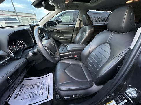 Used 2023 Toyota Highlander XLE image 11