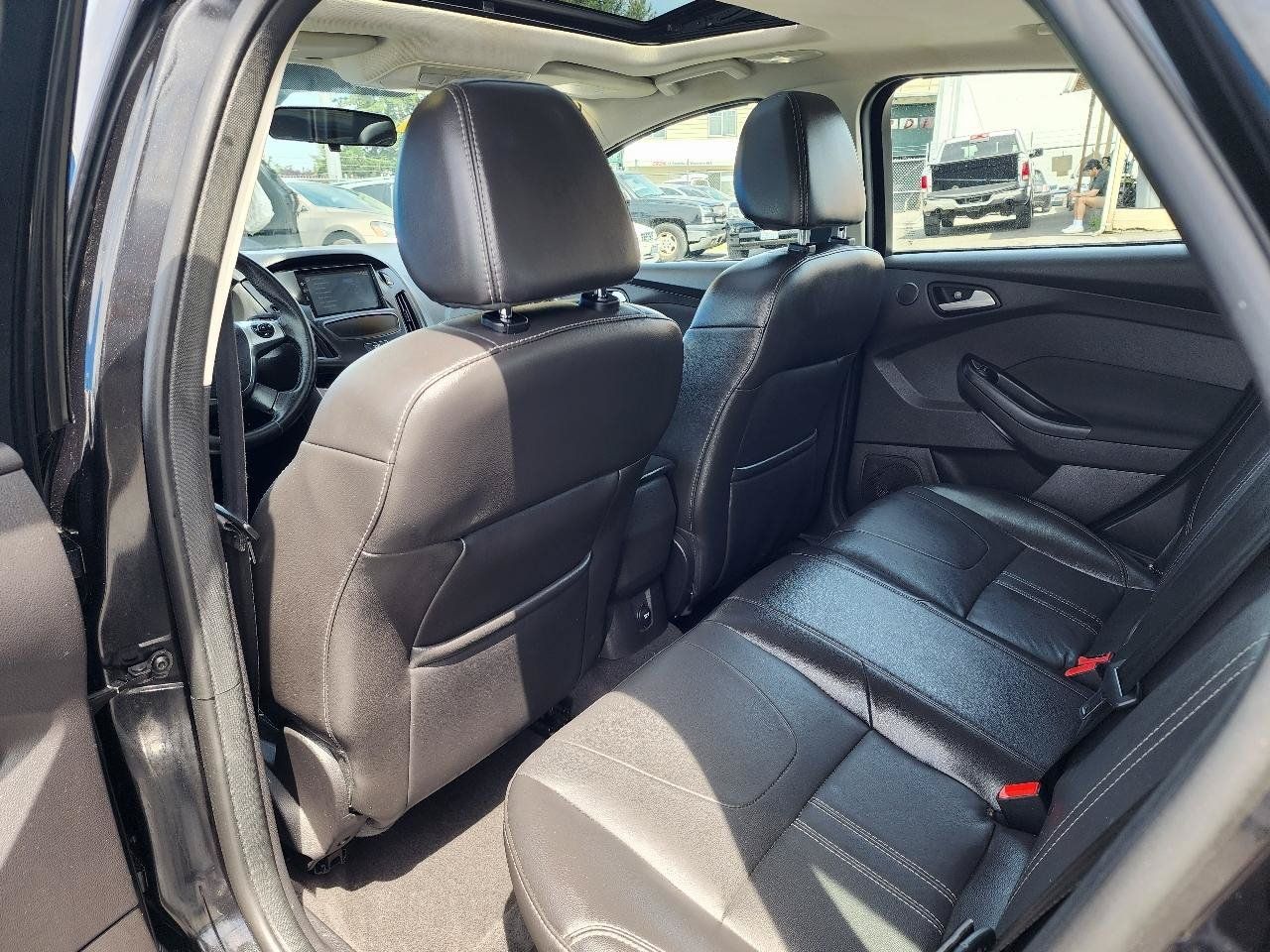 Used 2014 Ford Focus Titanium FWD image 21