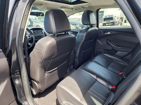 Used 2014 Ford Focus Titanium FWD image 21