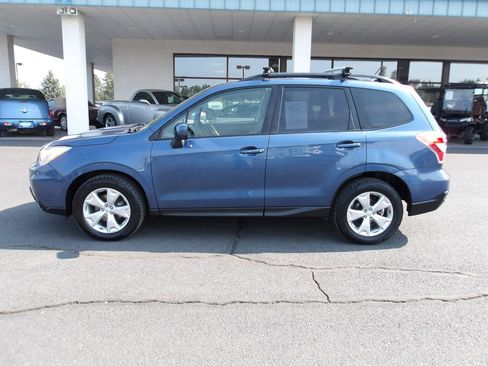 Used 2014 Subaru Forester 2.5i Premium AWD/4WD image 2