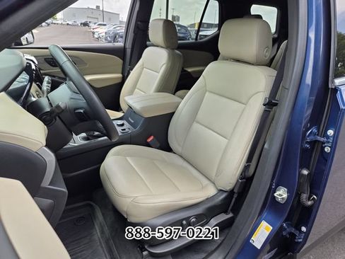 Used 2023 Chevrolet Traverse LT FWD image 9