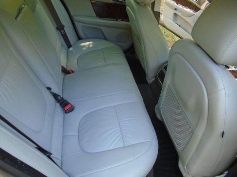 Used 2009 Jaguar XF Luxury RWD image 21