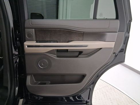 Used 2021 Ford Expedition Limited image 29