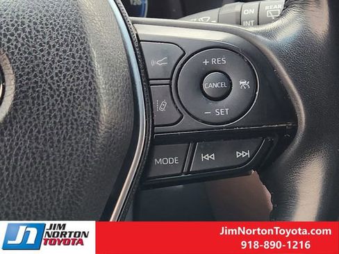 Used 2023 Toyota Venza Limited image 32