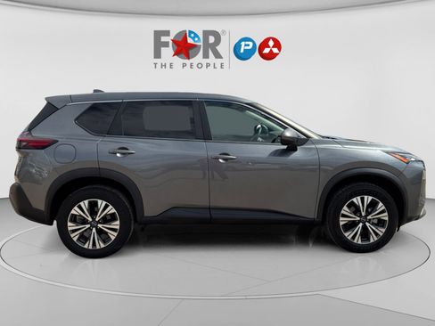 Used 2022 Nissan Rogue SV FWD image 6