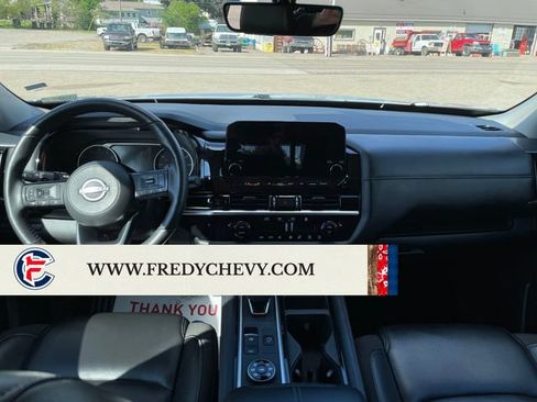Used 2025 Nissan Pathfinder SL AWD/4WD image 12