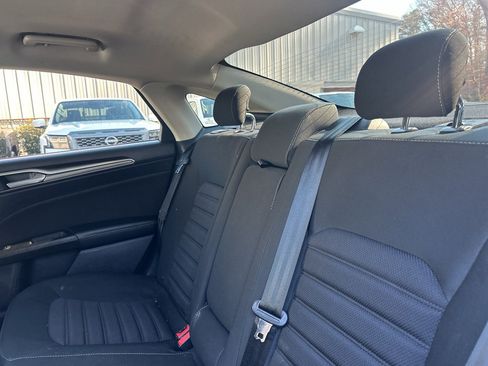 Used 2018 Ford Fusion SE image 9