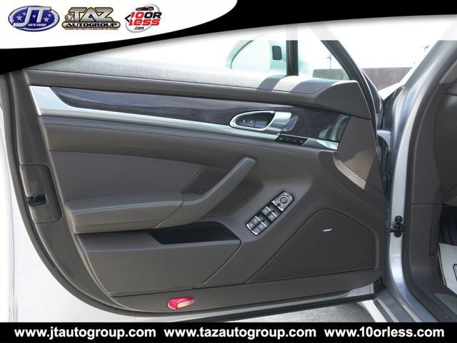 Used 2016 Porsche Panamera RWD image 26