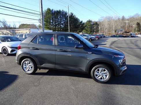 New 2026 Hyundai Venue SE image 4