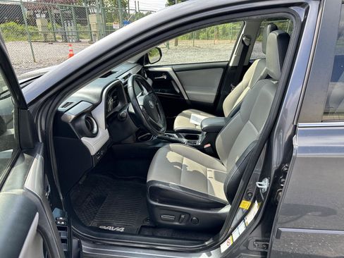 Used 2018 Toyota RAV4 Limited w/ Advanced Technology Package AWD/4WD image 11