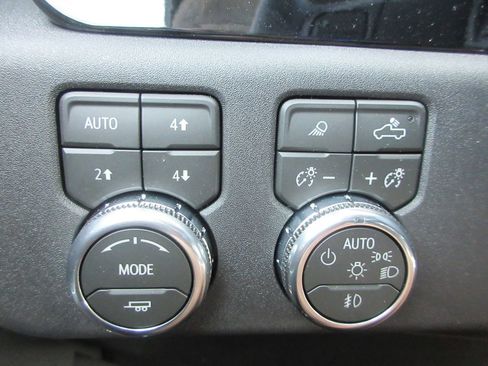 New 2026 GMC Sierra 2500 SLT w/ SLT Convenience Package AWD/4WD image 17