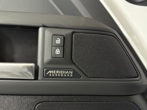 New 2026 Land Rover Defender 110 X-Dynamic SE image 25