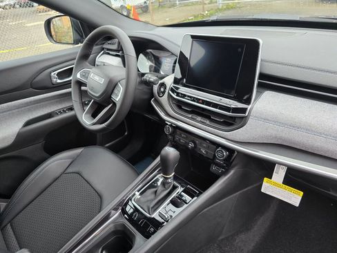 New 2026 Jeep Compass Latitude image 13