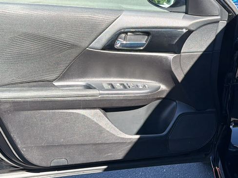Used 2017 Honda Accord LX image 23