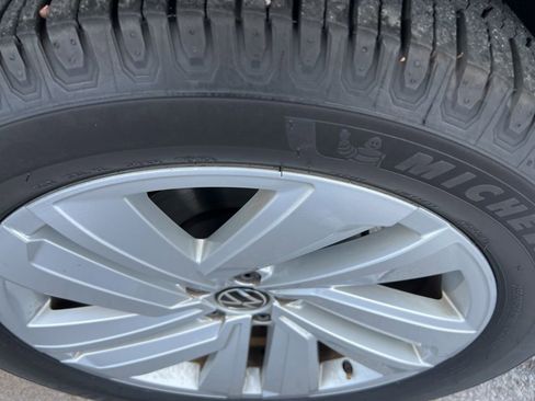 Used 2020 Volkswagen Atlas Cross Sport SE w/ Towing Package image 28