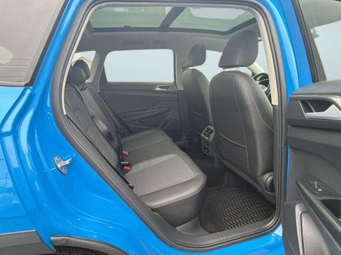 Certified 2025 Volkswagen Taos SE AWD/4WD image 26