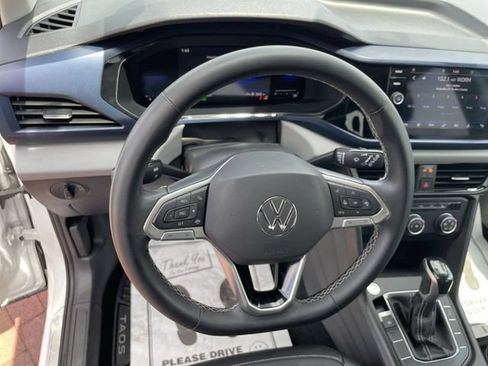 Used 2022 Volkswagen Taos SE FWD image 11