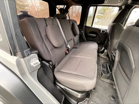 Used 2023 Jeep Wrangler Unlimited image 16