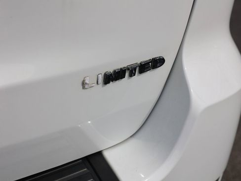 Used 2022 Jeep Grand Cherokee Limited image 11