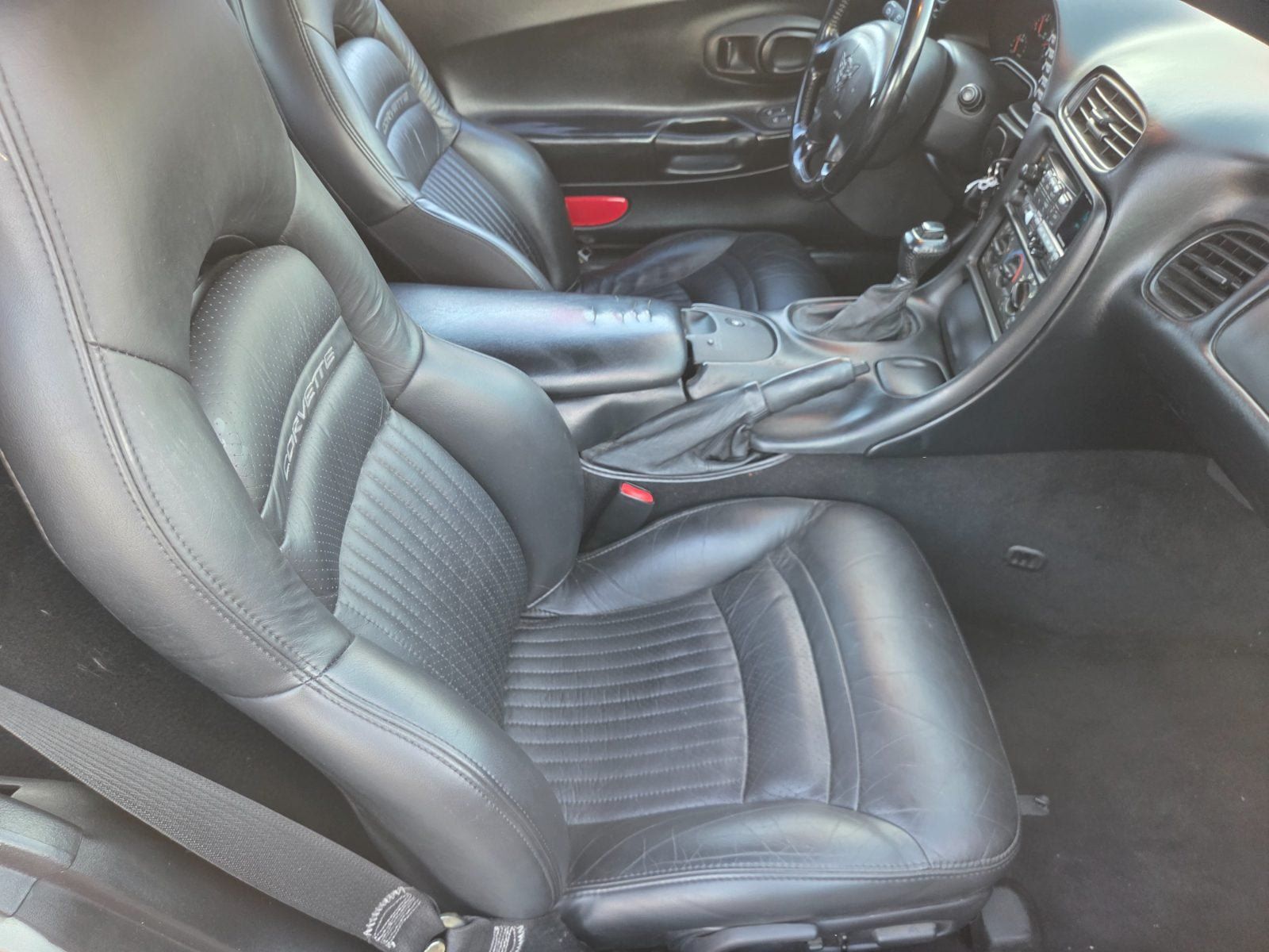 Used 2001 Chevrolet Corvette Coupe RWD image 12