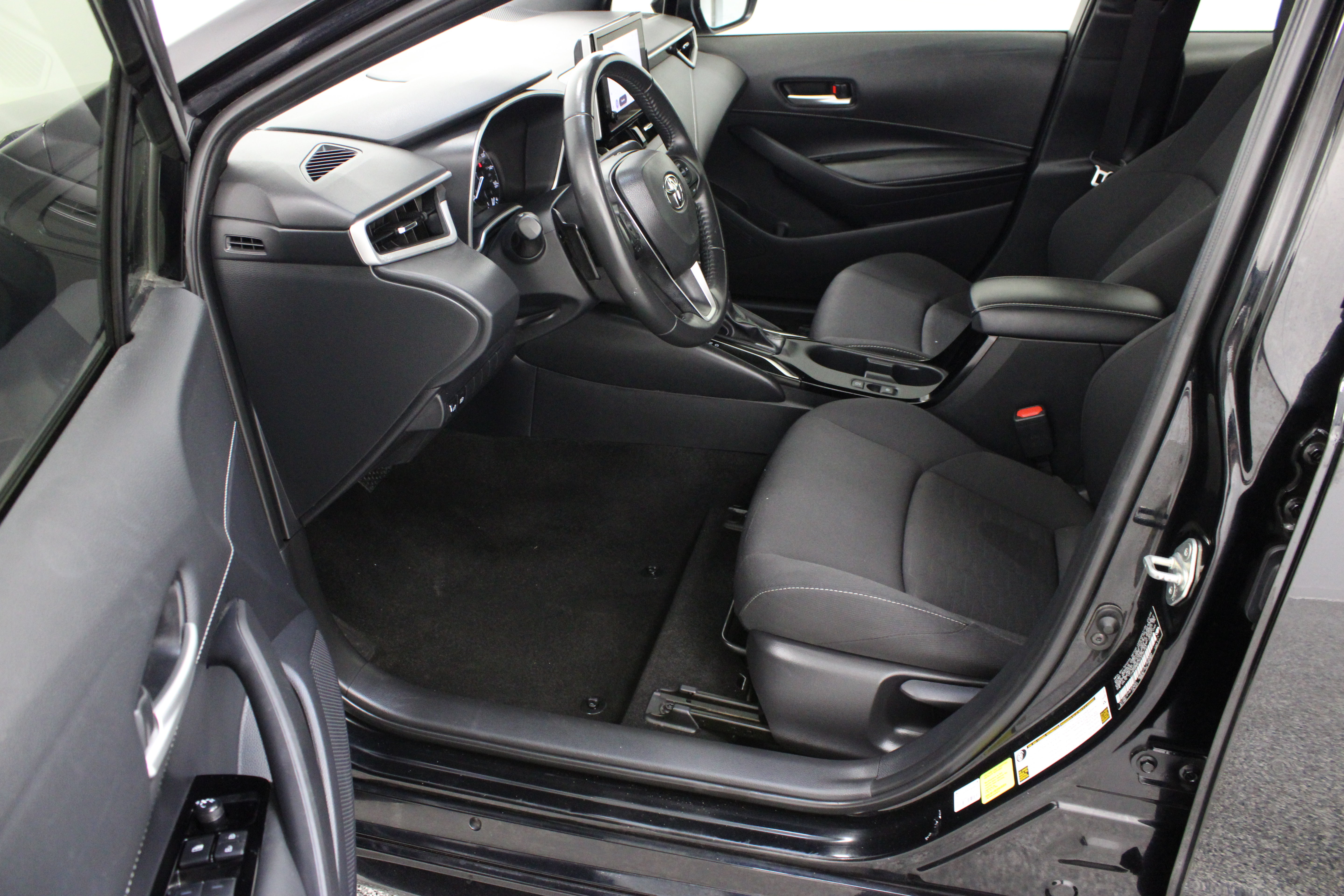 Used 2025 Toyota Corolla SE FWD image 14