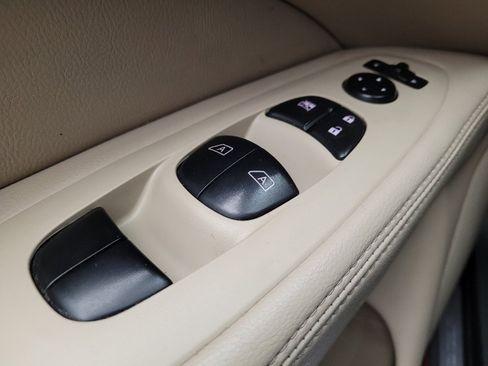 Used 2020 Nissan Pathfinder Platinum FWD image 27