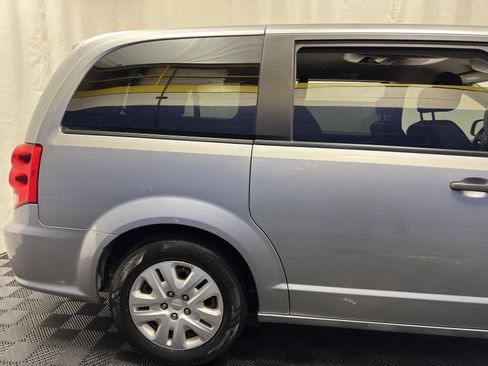 Used 2019 Dodge Grand Caravan SE image 12