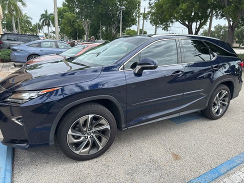 Used 2018 Lexus RX 350L Luxury w/ Accessory Package FWD image 3