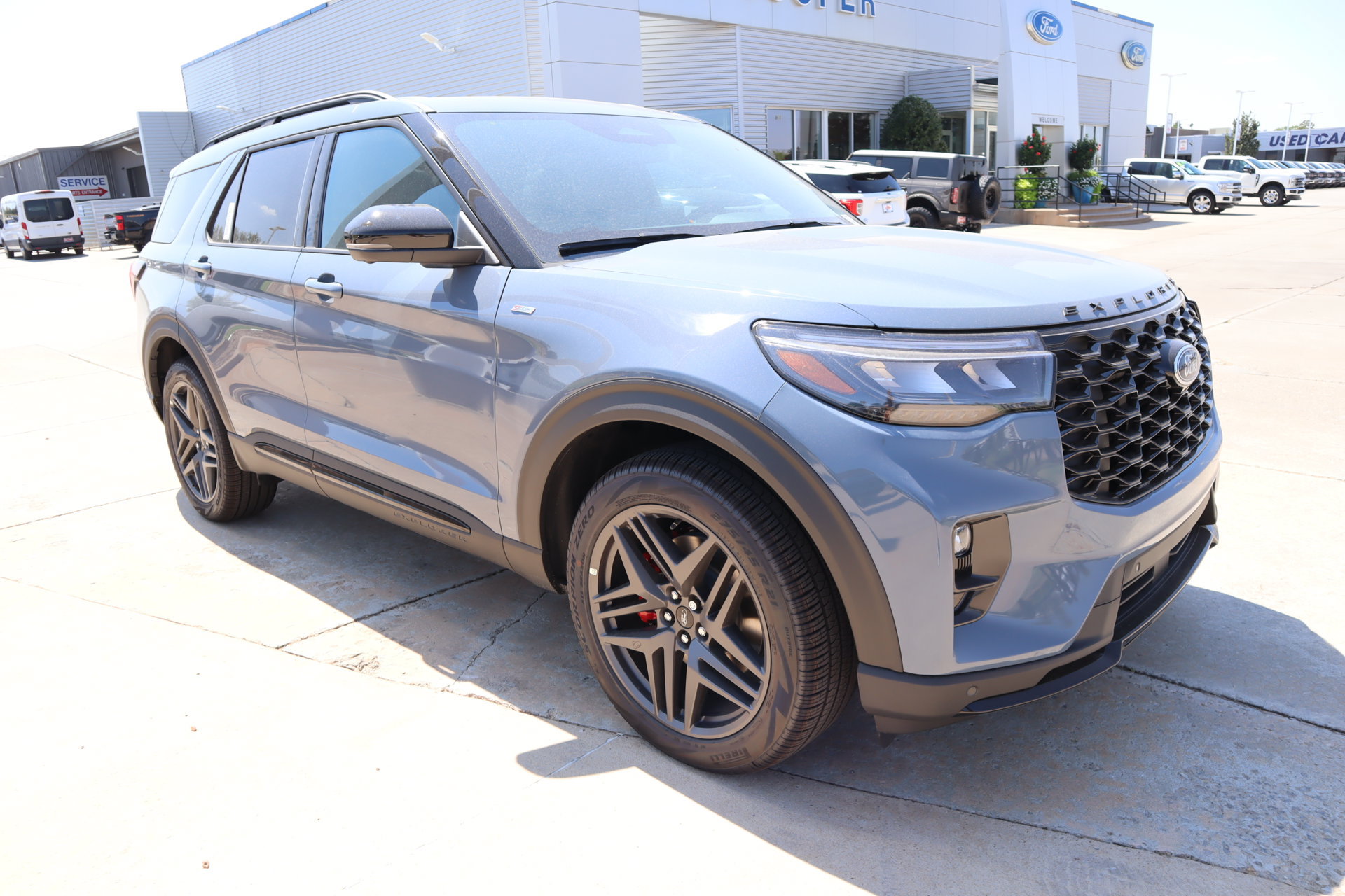 New 2026 Ford Explorer ST-Line w/ ST-Line Street Pack AWD/4WD image 1