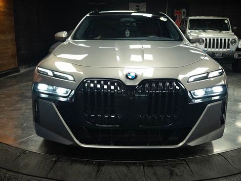 Used 2023 BMW 760i xDrive AWD/4WD image 3