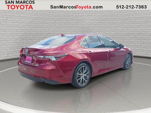 Used 2021 Toyota Camry XLE w/ Navigation Upgrade Package FWD image 6