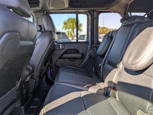 Used 2024 Jeep Wrangler Unlimited Sahara w/ Technology Group image 15