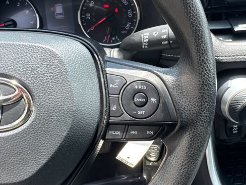 Used 2019 Toyota RAV4 LE w/ Carpet Mat Package FWD image 25