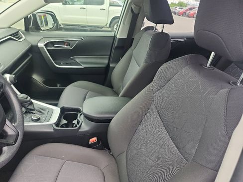 Used 2020 Toyota RAV4 XLE AWD/4WD image 7