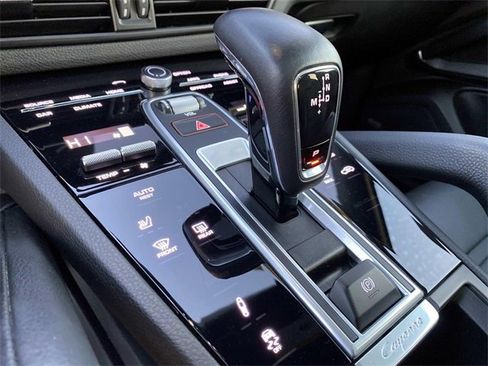 Used 2022 Porsche Cayenne Platinum Edition image 13