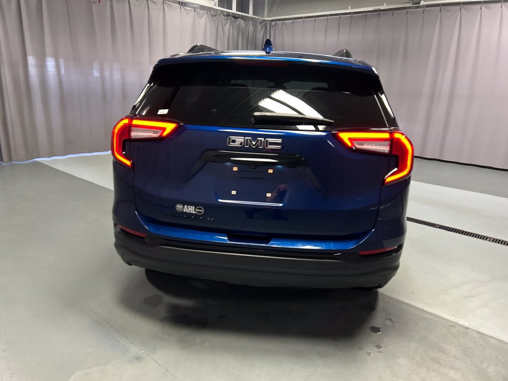 Used 2022 GMC Terrain SLT w/ Elevation Edition FWD image 6