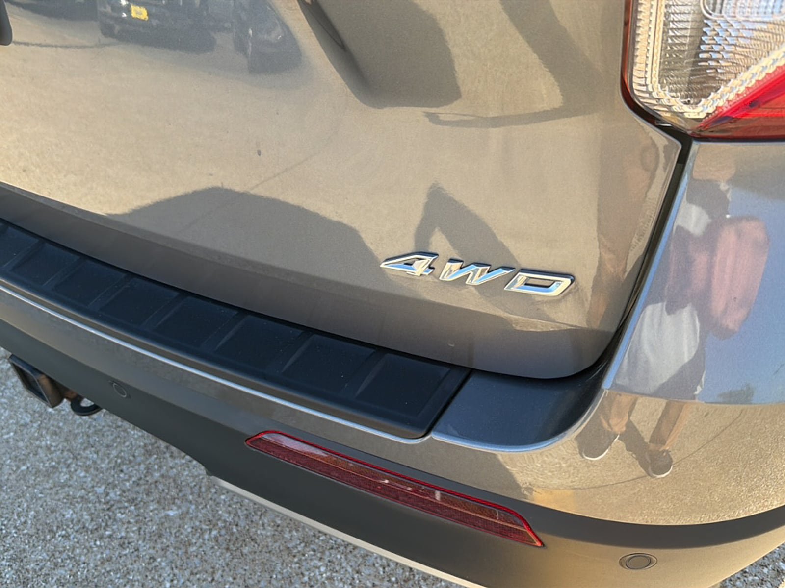 Used 2023 Ford Explorer XLT w/ Equipment Group 202A AWD/4WD image 8