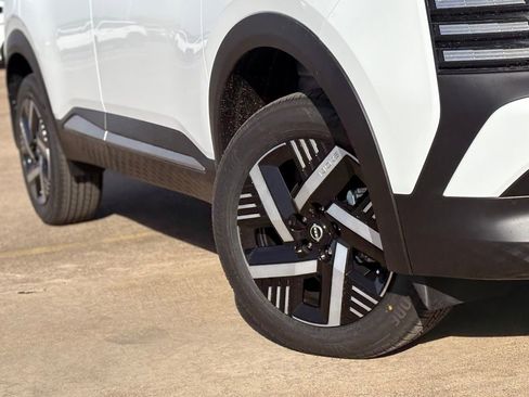 New 2026 Nissan Kicks SV w/ SV Premium Package image 9