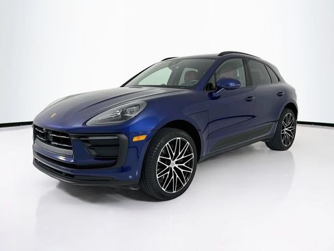 Certified 2025 Porsche Macan AWD/4WD image 1