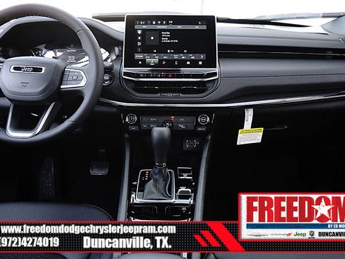 New 2026 Jeep Compass Latitude image 19