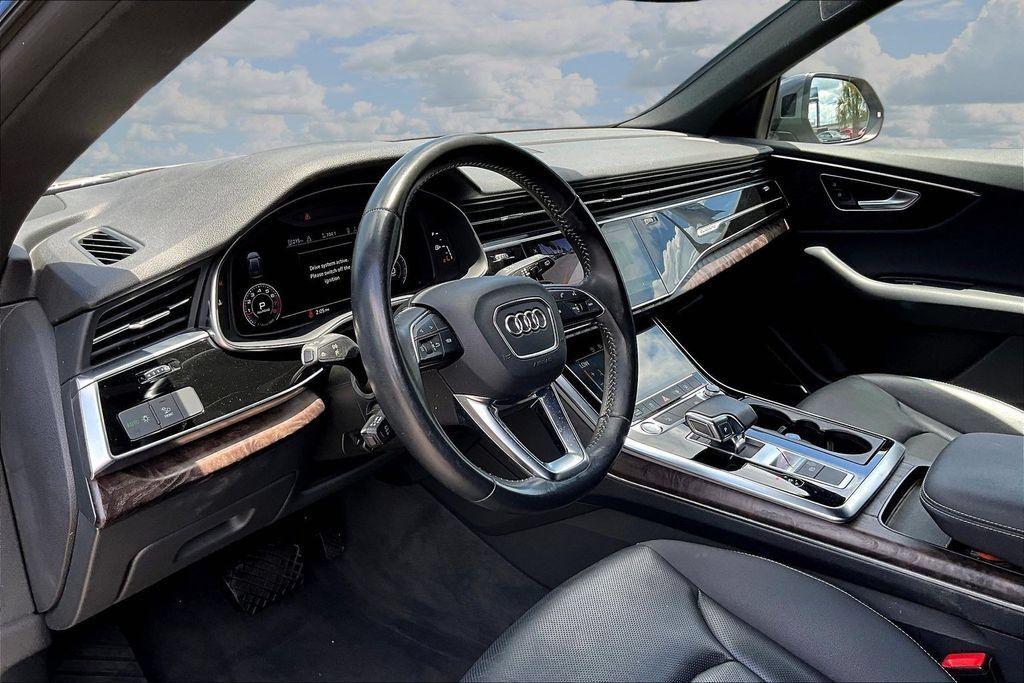 Used 2020 Audi Q8 Premium Plus w/ Premium Plus Package AWD/4WD image 17