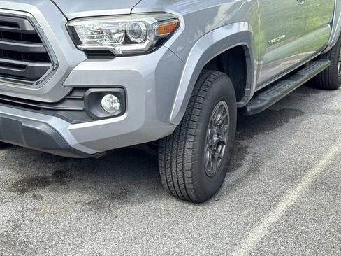 Used 2018 Toyota Tacoma SR5 w/ Four Season Floor Mat Package AWD/4WD image 5