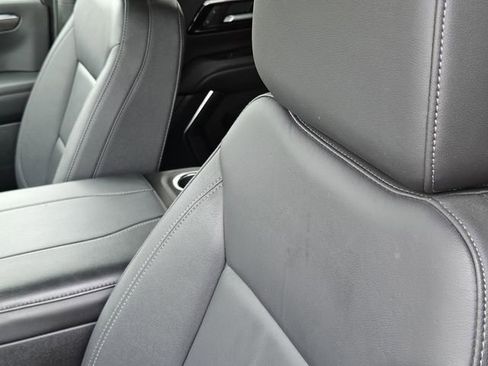 Used 2025 Chevrolet Suburban Z71 AWD/4WD image 24